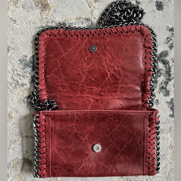 Red leather purse with chain - Picture 3 of 4